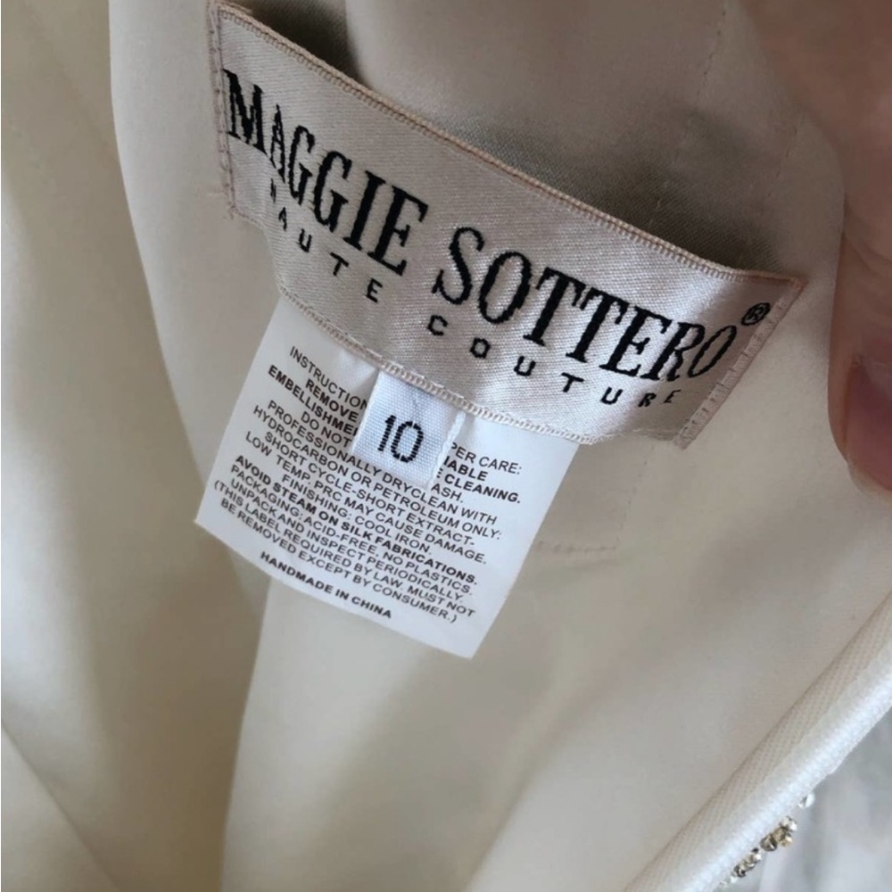 Maggie Sottero Alabaster Leandra Marie Dress - 10 - Picture 5 of 11